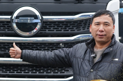 低油耗、高舒適、服務(wù)及時(shí)，綠通、冷鏈運(yùn)輸就選北京重卡！