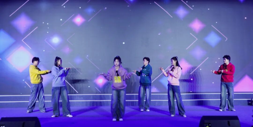 70萬圍觀！一場(chǎng)文化盛宴，看北汽重卡躍升新姿態(tài)！